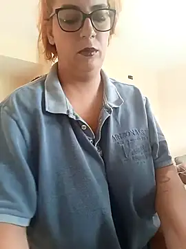 Snapshot of Escarlate4you_ chatting on December 19, 2025, 9:55 am Escarlate4you online show from December 19, 2025, 9:55 am