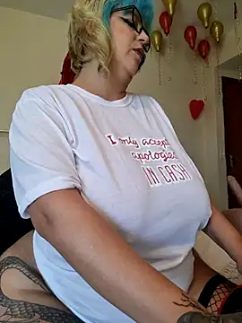 Snapshot of Escarlate4you_ chatting on February 13, 2026, 10:04 am Escarlate4you online show from February 13, 2026, 10:04 am