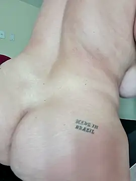 Escarlate4you  online show from April 4, 2026, 1:17 pm