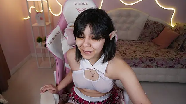 Snapshot of Triss_Moon chatting on March 18, 2025, 6:50 am Triss Moon online show from March 18, 2025, 6:50 am