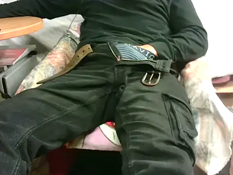 Snapshot of Giulio35_Pika chatting on December 2, 2025, 5:14 pm Giulio35 Pika online show from December 2, 2025, 5:14 pm