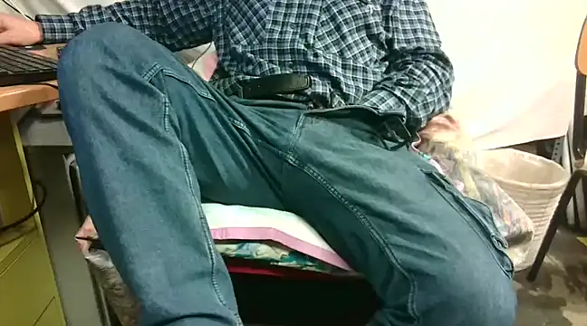 Snapshot of Giulio35_Pika chatting on February 25, 2025, 4:35 pm Giulio35 Pika online show from February 25, 2025, 4:35 pm