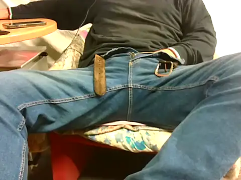 Snapshot of Giulio35_Pika chatting on October 28, 2025, 4:17 pm Giulio35 Pika online show from October 28, 2025, 4:17 pm