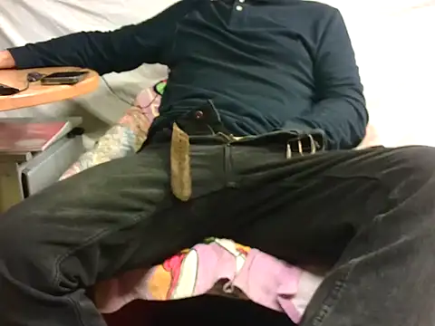 Snapshot of Giulio35_Pika chatting on December 5, 2025, 3:54 pm Giulio35 Pika online show from December 5, 2025, 3:54 pm