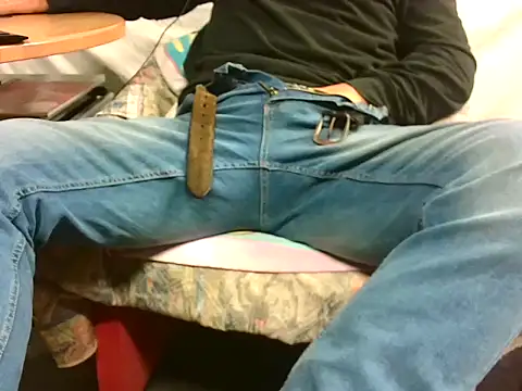 Snapshot of Giulio35_Pika chatting on November 5, 2025, 5:27 pm Giulio35 Pika online show from November 5, 2025, 5:27 pm