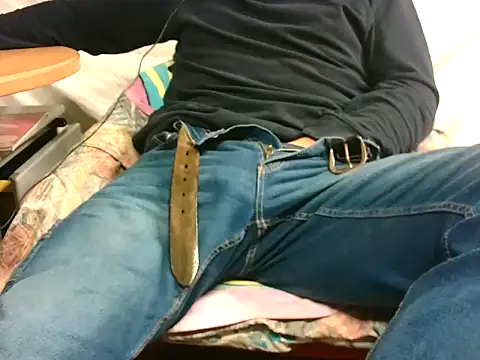 Snapshot of Giulio35_Pika chatting on November 19, 2025, 4:07 pm Giulio35 Pika online show from November 19, 2025, 4:07 pm