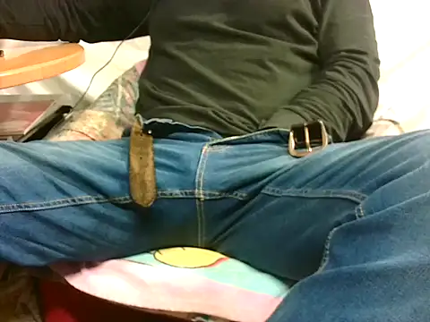 Snapshot of Giulio35_Pika chatting on November 18, 2025, 5:16 pm Giulio35 Pika online show from November 18, 2025, 5:16 pm