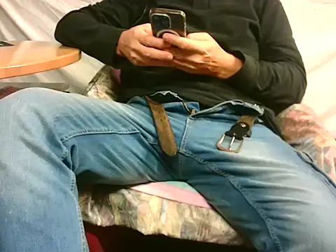 Snapshot of Giulio35_Pika chatting on November 4, 2025, 4:11 pm Giulio35 Pika online show from November 4, 2025, 4:11 pm