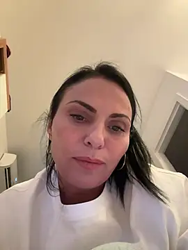 KimKelly13 online show from April 8, 2026, 6:09 pm