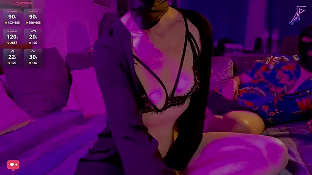 Snapshot of EroLogos chatting on September 30, 2025, 6:58 pm EroLogos online show from September 30, 2025, 6:58 pm