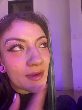 Broklinwhite  online show from May 29, 2026, 1:39 pm
