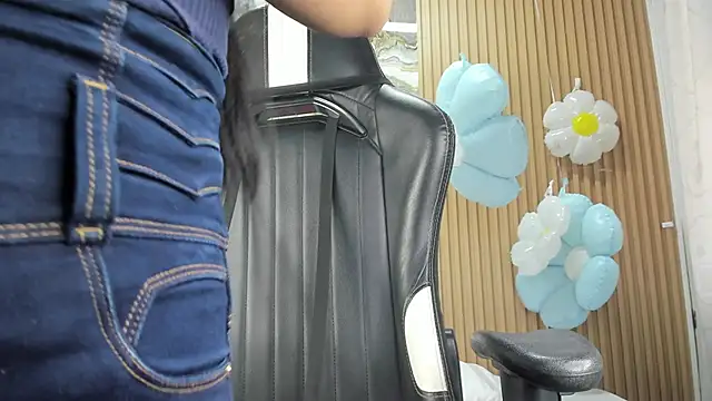 Lili 16 online show from May 18, 2026, 11:04 am