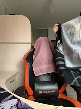 Snapshot of Julietta_a chatting on December 16, 2025, 7:56 am Julietta a online show from December 16, 2025, 7:56 am