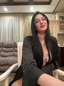 Snapshot of Julietta_a chatting on February 7, 2025, 10:19 pm Julietta a online show from February 7, 2025, 10:19 pm