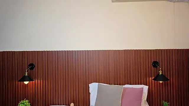 chanel brunette online show from February 9, 2026, 12:14 pm