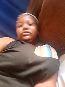 queennapal online show from March 30, 2026, 3:52 am