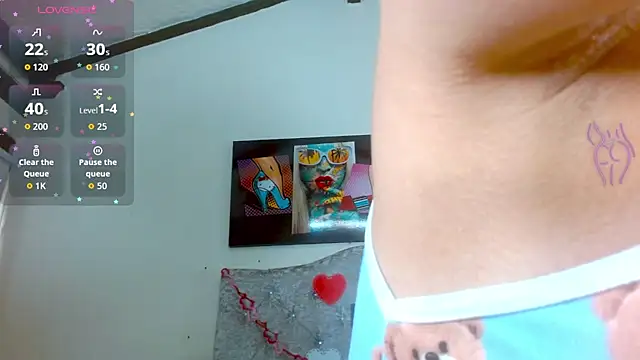 Snapshot of Eva_Hoot chatting on October 19, 2025, 4:43 pm Eva Hoot online show from October 19, 2025, 4:43 pm