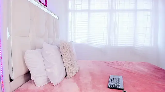 Snapshot of camila__joy chatting on December 2, 2024, 7:00 pm camila joy online show from December 2, 2024, 7:00 pm