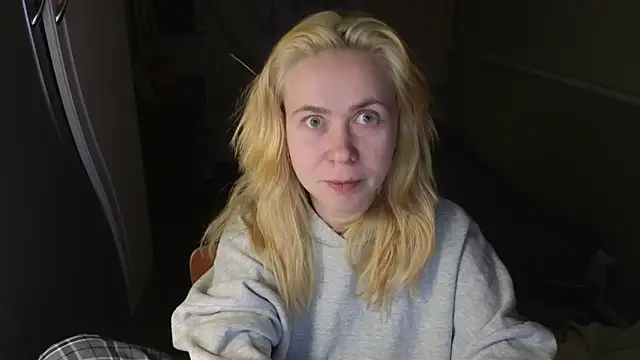 Snapshot of Riley_Roo chatting on January 6, 2026, 6:12 pm Riley Roo online show from January 6, 2026, 6:12 pm