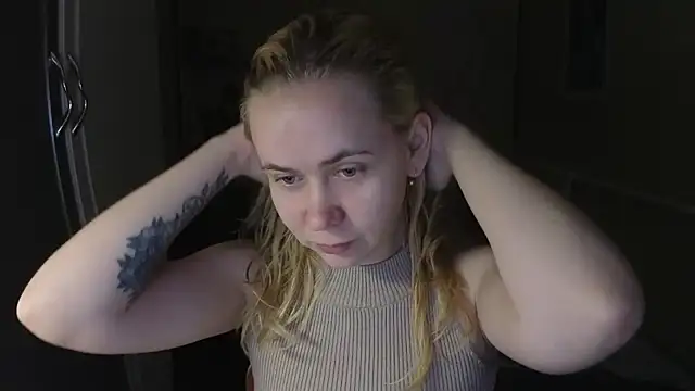 Snapshot of Riley_Roo chatting on February 15, 2026, 4:39 pm Riley Roo online show from February 15, 2026, 4:39 pm