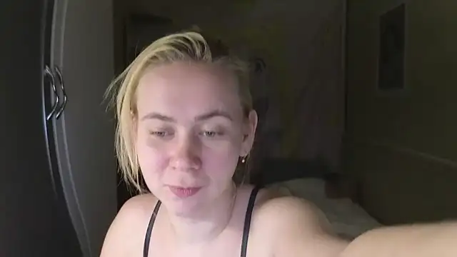 Snapshot of Riley_Roo chatting on February 27, 2026, 6:19 pm Riley Roo online show from February 27, 2026, 6:19 pm