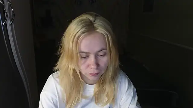 Snapshot of Riley_Roo chatting on January 7, 2026, 4:56 pm Riley Roo online show from January 7, 2026, 4:56 pm