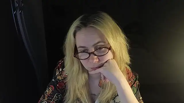 Snapshot of Riley_Roo chatting on March 3, 2026, 5:20 pm Riley Roo online show from March 3, 2026, 5:20 pm