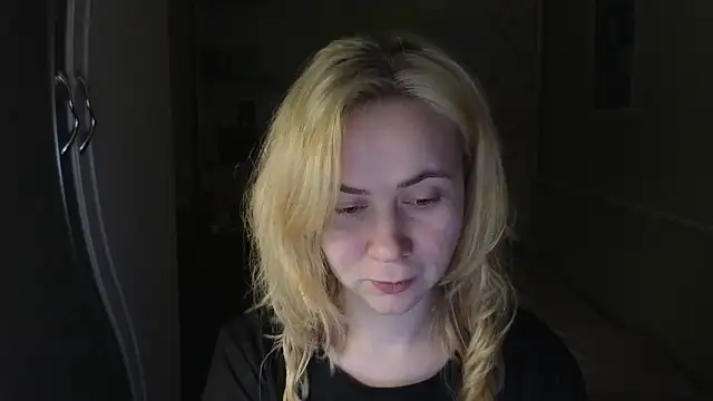 Snapshot of Riley_Roo chatting on February 2, 2026, 5:01 pm Riley Roo online show from February 2, 2026, 5:01 pm