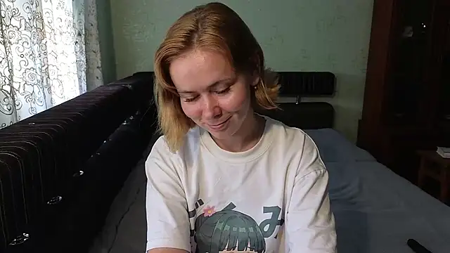 Snapshot of Riley_Roo chatting on July 9, 2026, 7:53 am Riley Roo online show from July 9, 2026, 7:53 am