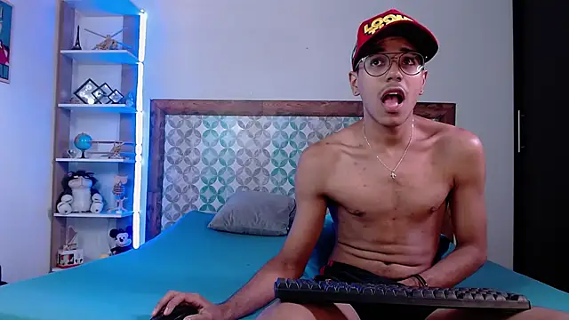 Snapshot of MATEO_SWEET chatting on March 18, 2025, 8:59 pm MATEO SWEET online show from March 18, 2025, 8:59 pm