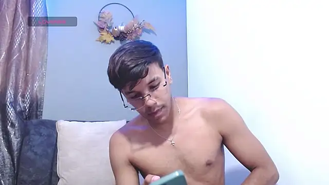 Snapshot of MATEO_SWEET chatting on April 15, 2026, 10:10 pm MATEO SWEET online show from April 15, 2026, 10:10 pm