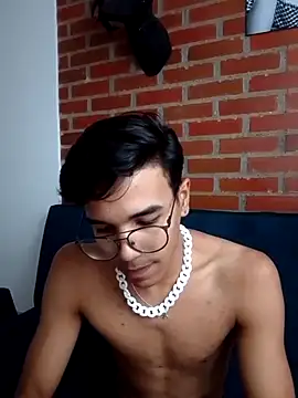 Snapshot of MATEO_SWEET chatting on February 17, 2025, 9:32 pm MATEO SWEET online show from February 17, 2025, 9:32 pm