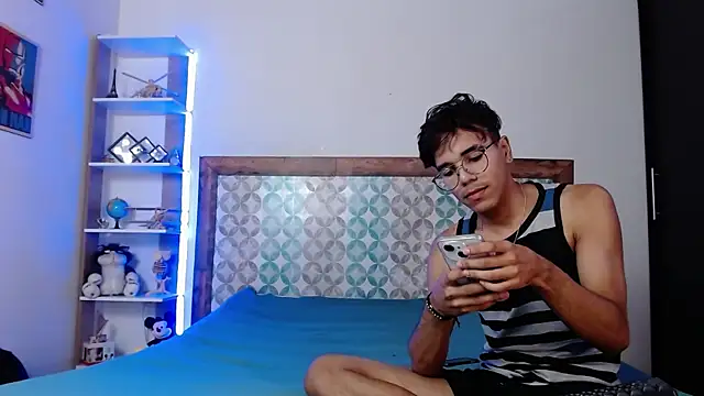 Snapshot of MATEO_SWEET chatting on March 16, 2025, 9:05 pm MATEO SWEET online show from March 16, 2025, 9:05 pm