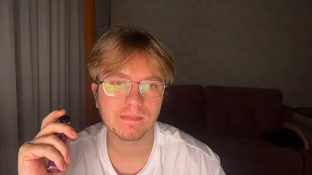 kiopiggy online show from December 2, 2025, 7:59 pm