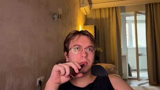 kiopiggy online show from November 13, 2025, 11:25 am