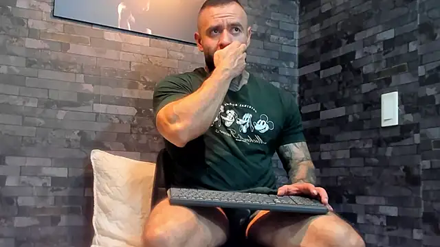 Snapshot of BruceDallas chatting on July 16, 2026, 4:31 am BruceDallas online show from July 16, 2026, 4:31 am