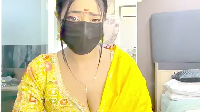 Snapshot of Monalisadon018 chatting on November 17, 2025, 5:39 pm Monalisadon018 online show from November 17, 2025, 5:39 pm