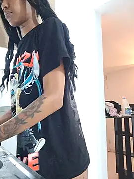 Snapshot of Honey-420- chatting on December 4, 2025, 2:21 am Honey-420- online show from December 4, 2025, 2:21 am