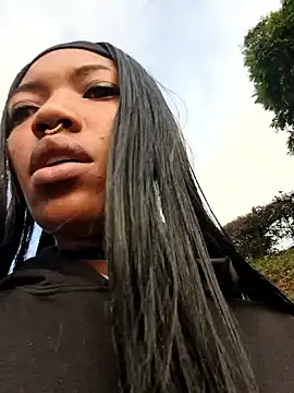 Snapshot of Honey-420- chatting on October 24, 2025, 11:31 am Honey-420- online show from October 24, 2025, 11:31 am