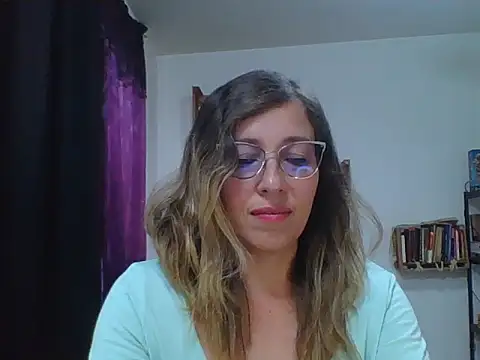 Snapshot of charlott_ponce chatting on September 18, 2025, 8:23 pm charlott ponce online show from September 18, 2025, 8:23 pm