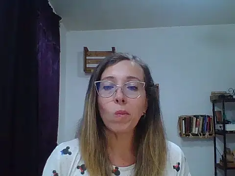 Snapshot of charlott_ponce chatting on November 10, 2025, 11:54 pm charlott ponce online show from November 10, 2025, 11:54 pm