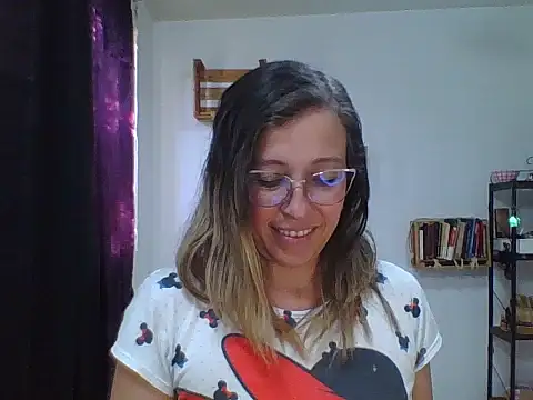 Snapshot of charlott_ponce chatting on November 4, 2025, 10:13 pm charlott ponce online show from November 4, 2025, 10:13 pm