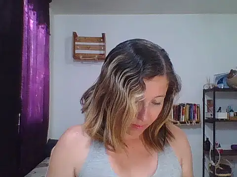 Snapshot of charlott_ponce chatting on March 20, 2025, 10:29 pm charlott ponce online show from March 20, 2025, 10:29 pm