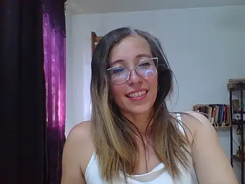 Snapshot of charlott_ponce chatting on November 20, 2025, 6:30 pm charlott ponce online show from November 20, 2025, 6:30 pm