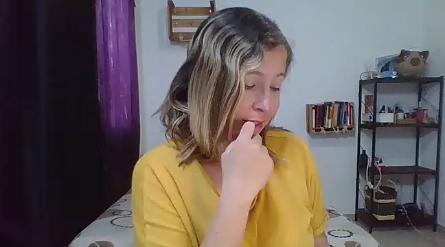 Snapshot of charlott_ponce chatting on March 19, 2025, 5:28 pm charlott ponce online show from March 19, 2025, 5:28 pm