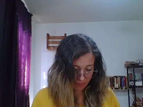 Snapshot of charlott_ponce chatting on December 3, 2025, 6:29 pm charlott ponce online show from December 3, 2025, 6:29 pm