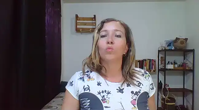 Snapshot of charlott_ponce chatting on March 20, 2025, 1:46 am charlott ponce online show from March 20, 2025, 1:46 am