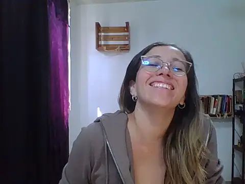 Snapshot of charlott_ponce chatting on October 30, 2025, 6:38 pm charlott ponce online show from October 30, 2025, 6:38 pm