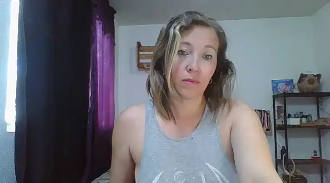 Snapshot of charlott_ponce chatting on February 19, 2025, 6:10 pm charlott ponce online show from February 19, 2025, 6:10 pm
