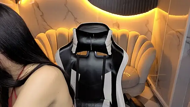  mia collins b  online show from November 28, 2025, 1:11 pm